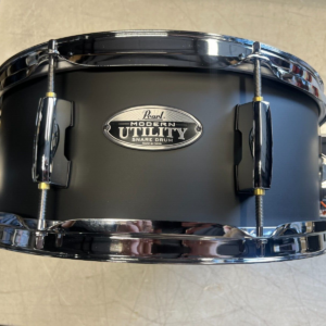 Pearl Modern Utility Maple Snare Drum 14 x 5.5 in. Satin Black - Image 1