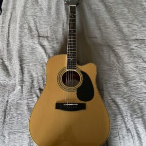 acoustic guitar used - Image 1