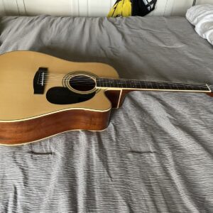acoustic guitar used - Image 3