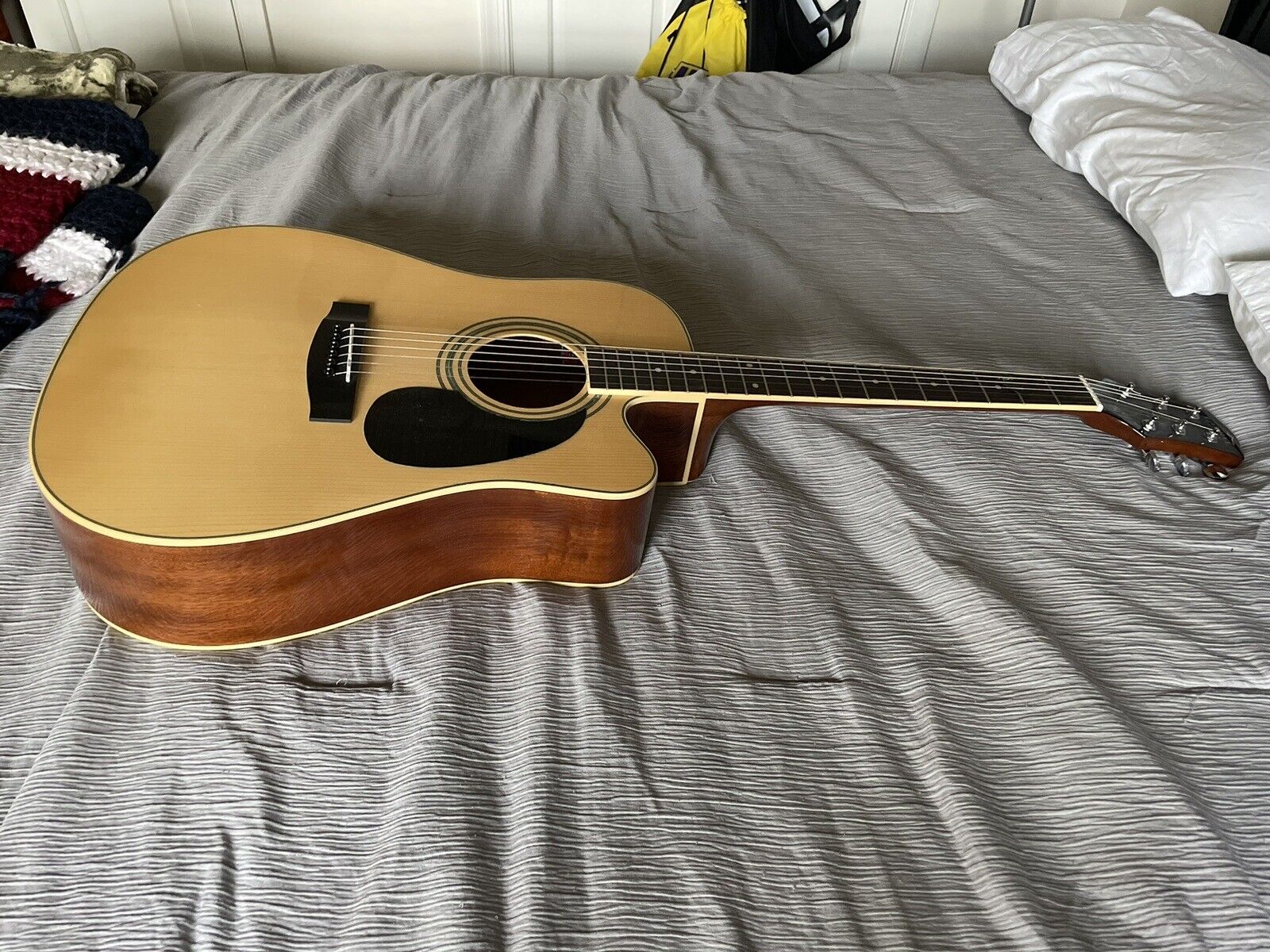 acoustic guitar used 3