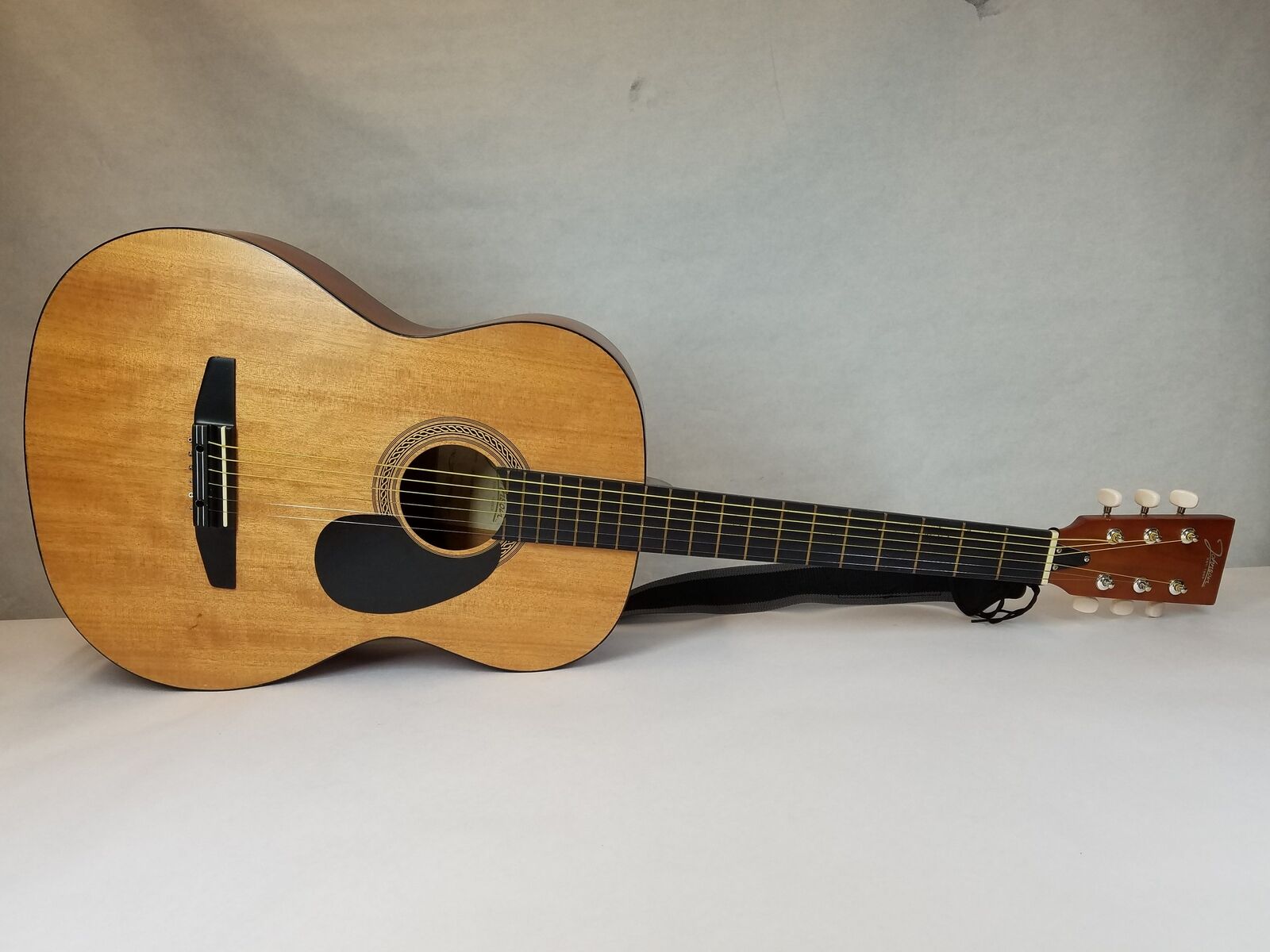 Johnson JG-100-NA Student Acoustic Guitar 1