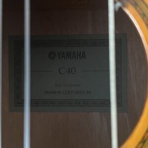 Yamaha c-40 acoustic guitar (Lefty) - Image 3