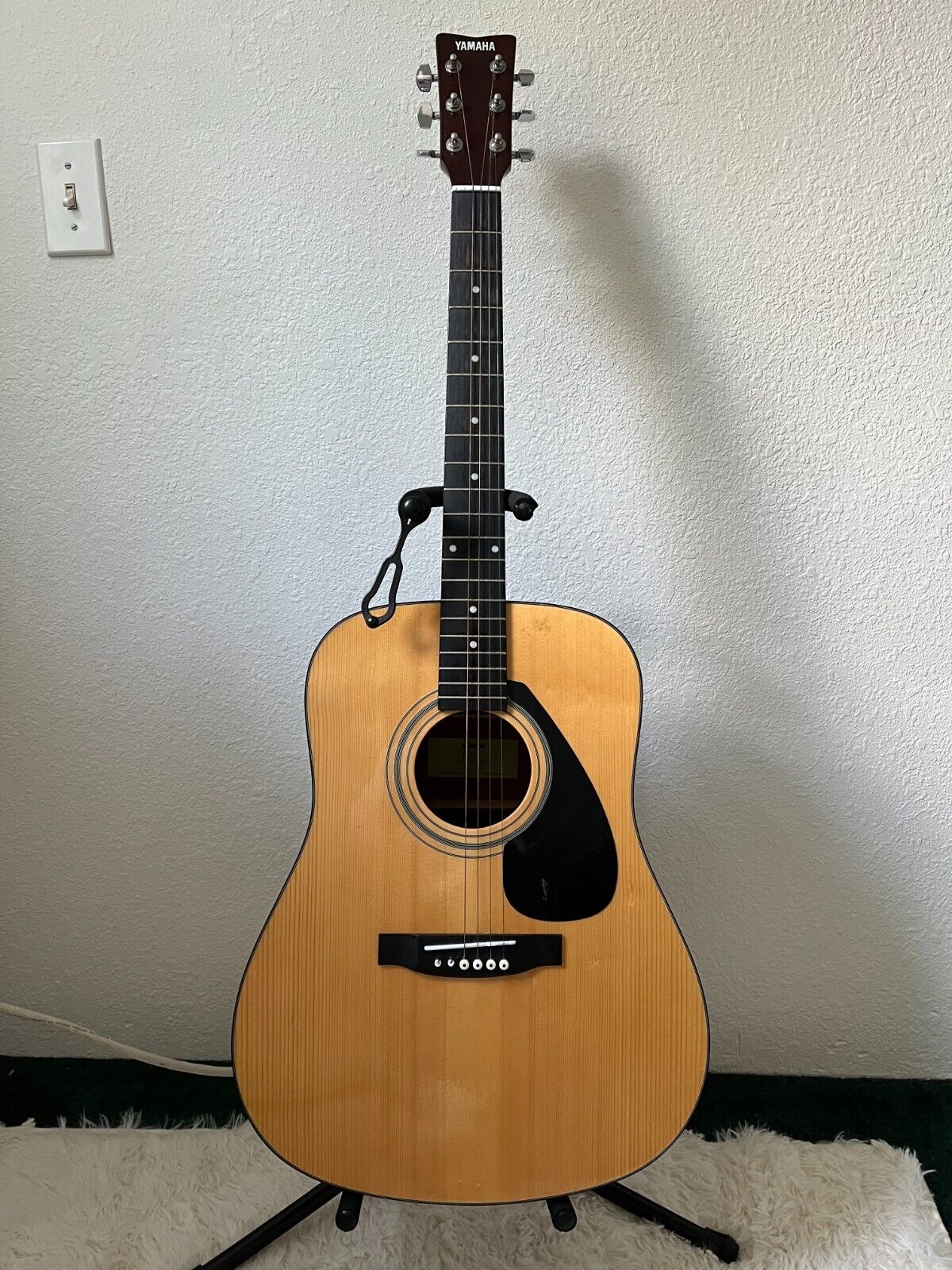 Used Yamaha Acoustic Guitar 1