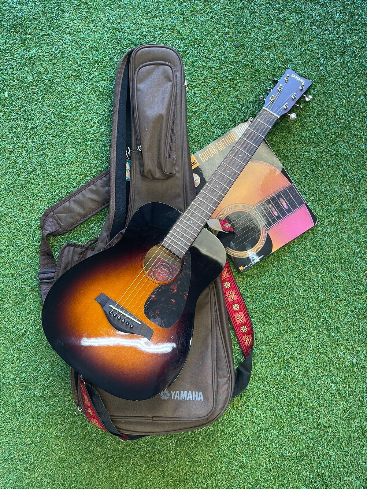 Yamaha FG-Junior JR2 Sunburst Acoustic Guitar With Case Bag 2