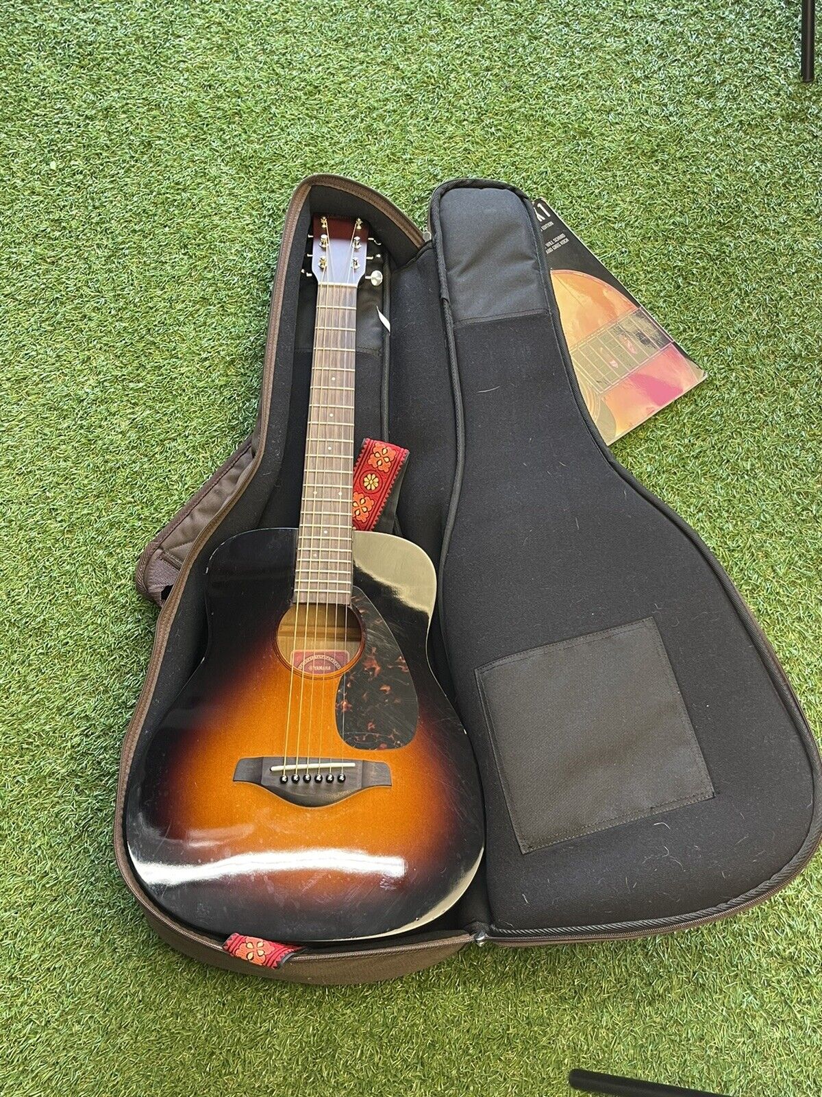 Yamaha FG-Junior JR2 Sunburst Acoustic Guitar With Case Bag 20