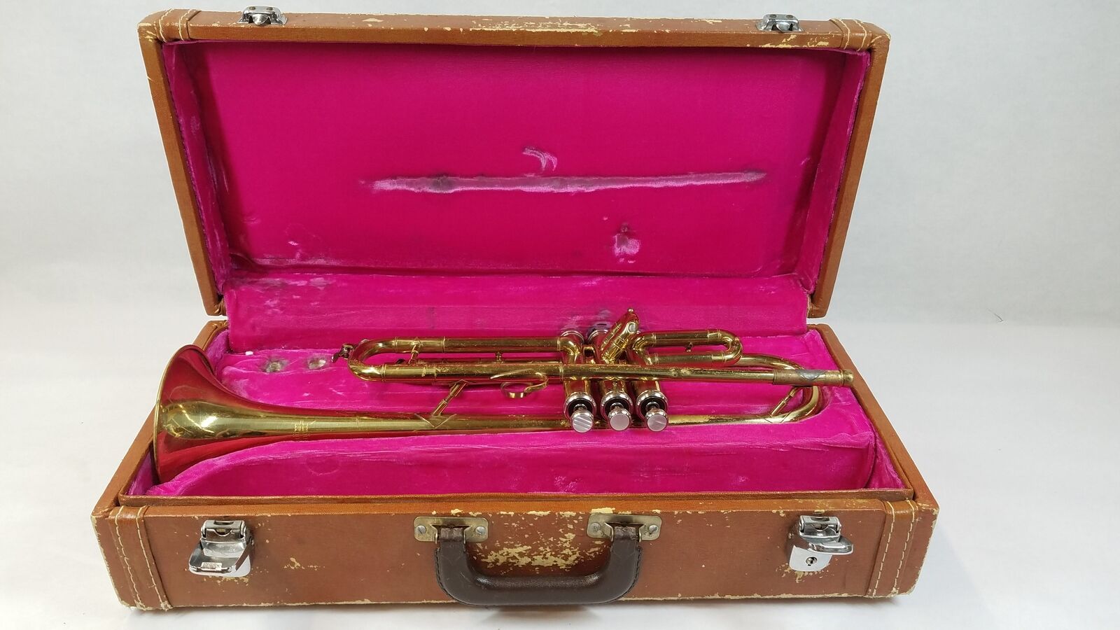 Mirage Gold-Tone Trumpet w/ Case 1