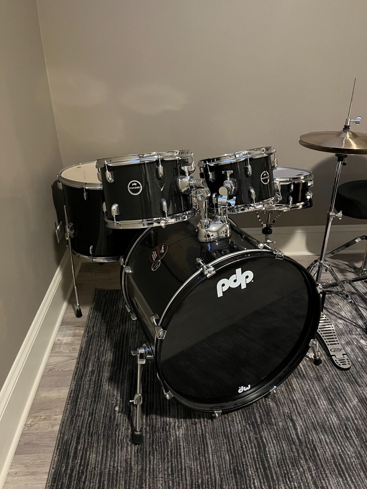 PDP by DW Encore 5 piece Drum Kit with Cymbals, Seat (throne), and Music Stand 3