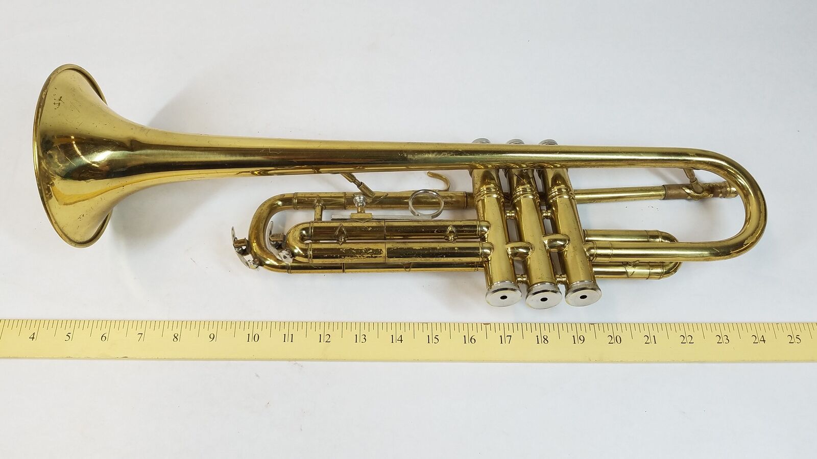 Mirage Gold-Tone Trumpet w/ Case 11