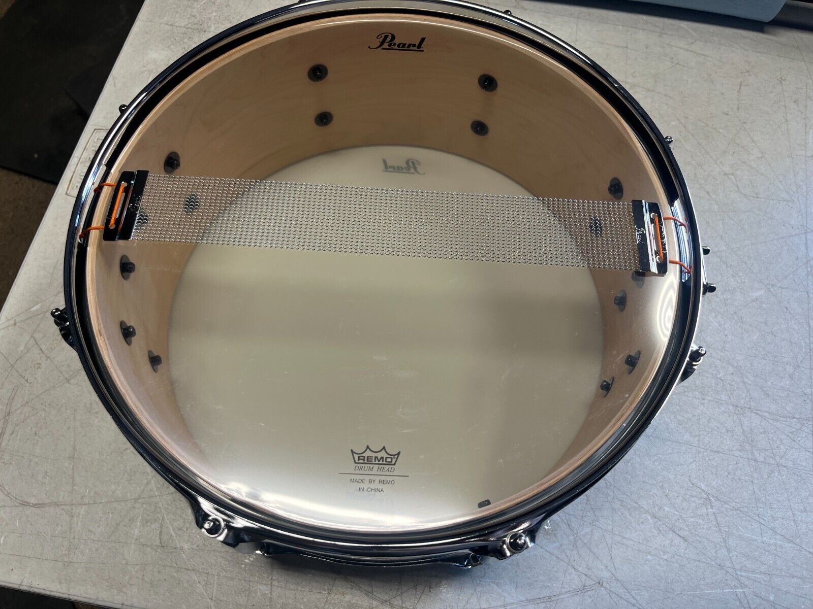 Pearl Modern Utility Maple Snare Drum 14 x 5.5 in. Satin Black 5