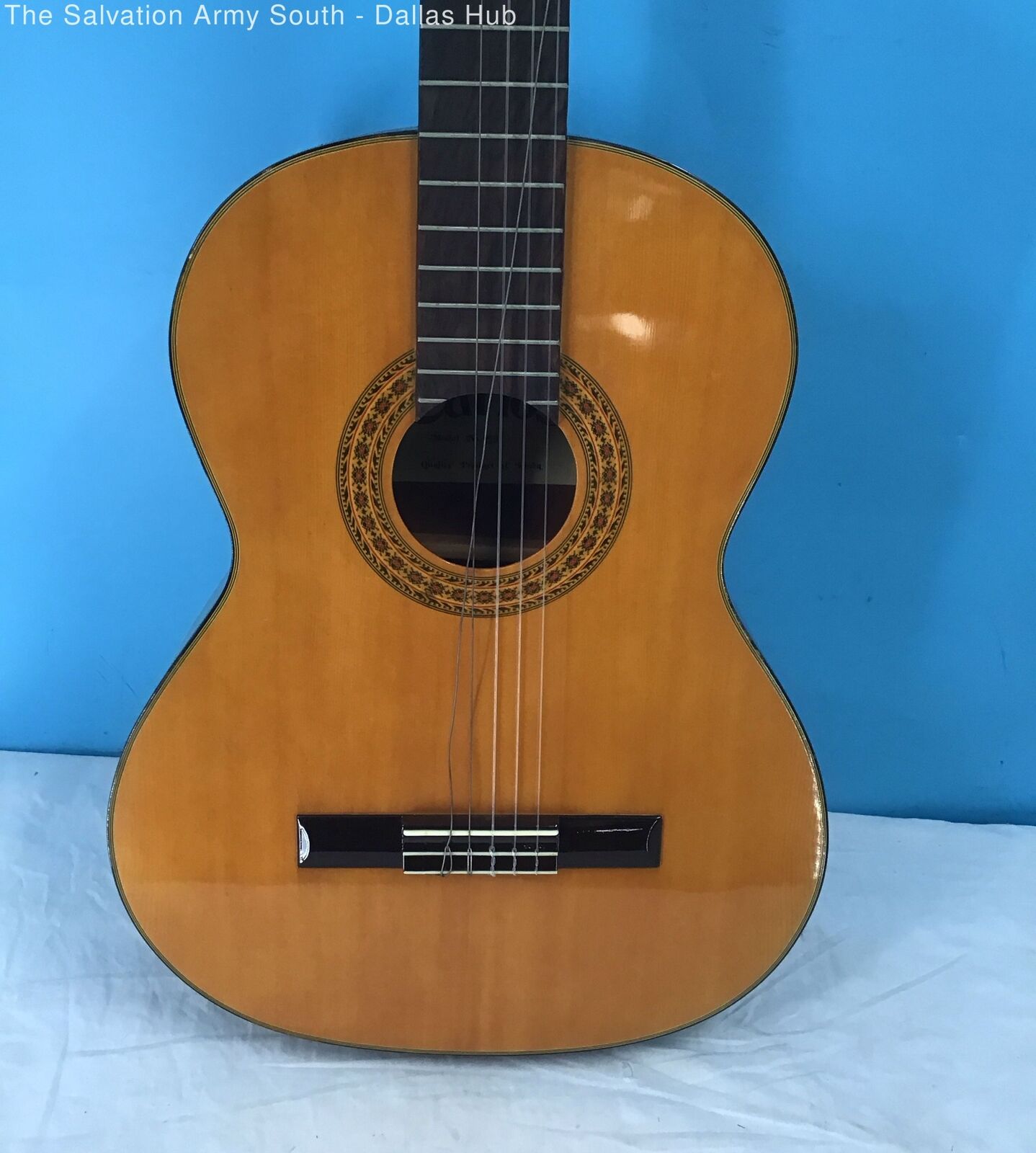 CARLOS Natural Acoustic Guitar Model:228 In Hard Case 3