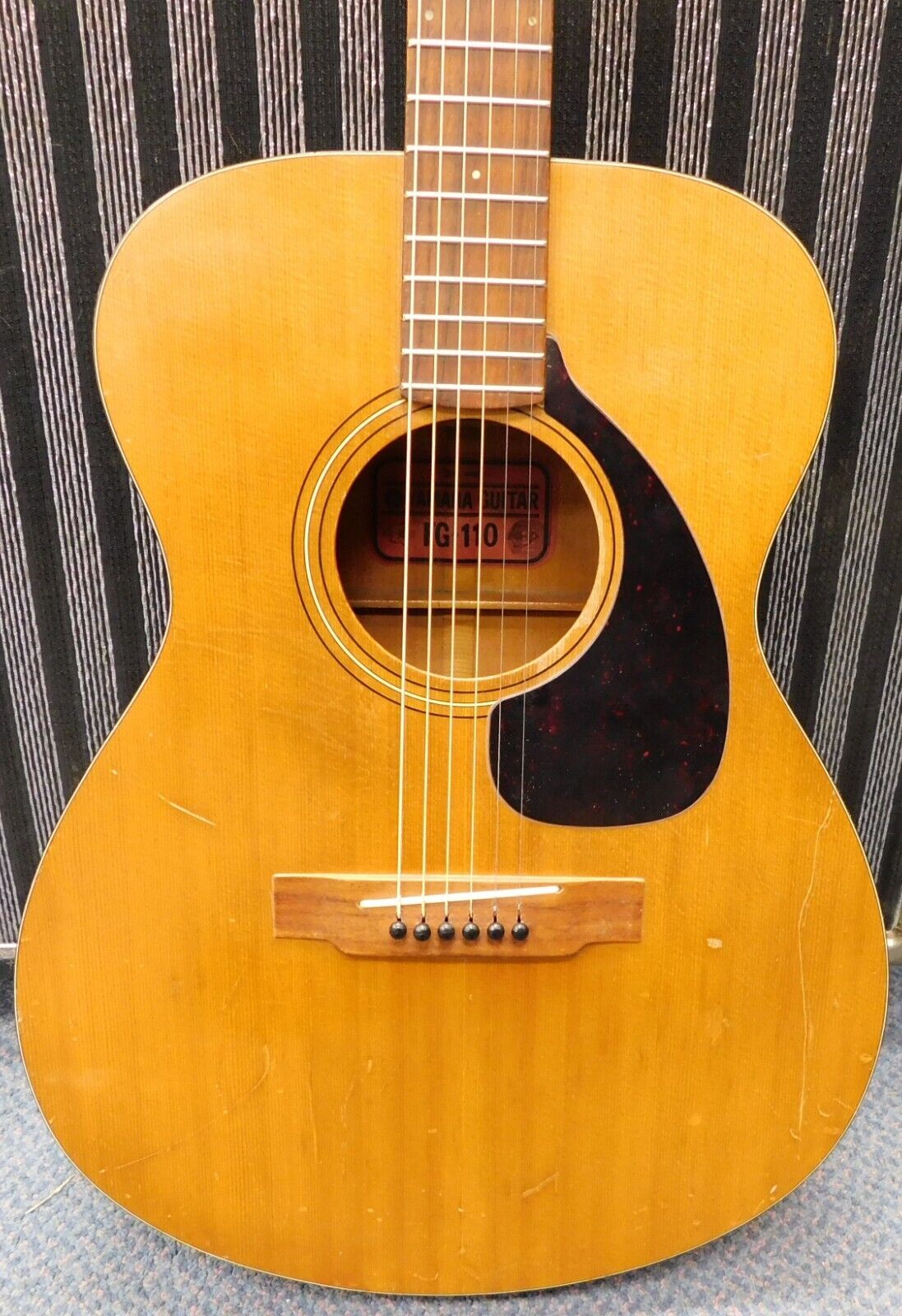 Yamaha FG-110 Red Label Steel String Acoustic Guitar – Natural 3