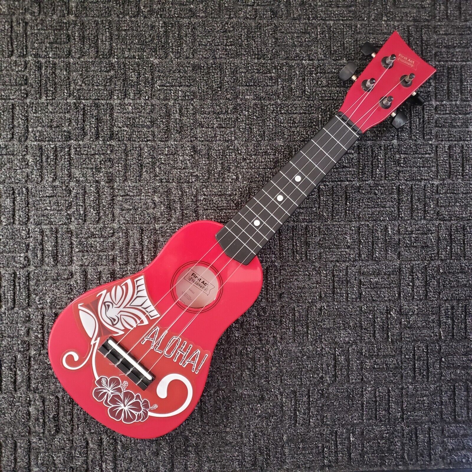 First Act Discovery Ukulele for Beginners Red Hawaiian Flowers 20″ Long 1