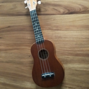 VINTAGE MONTEREY UKULELE GUITAR - Image 1